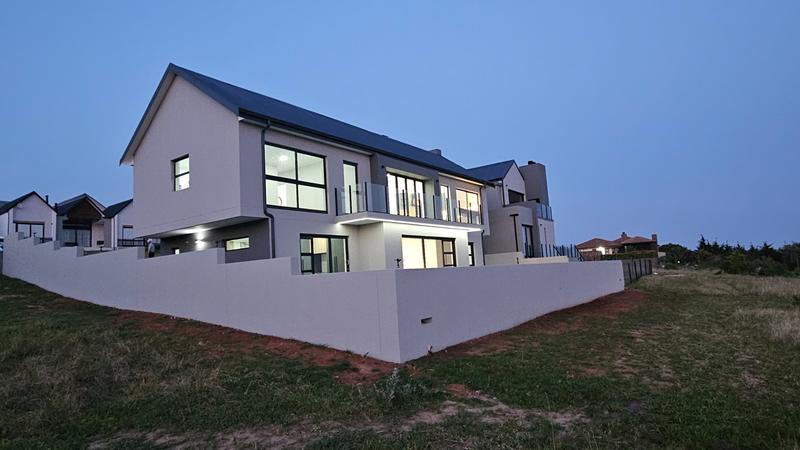 4 Bedroom Property for Sale in Outeniquasbosch Western Cape